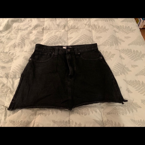 ✨ SALE! ✨ Madewell Black Denim Skirt - Picture 3 of 6